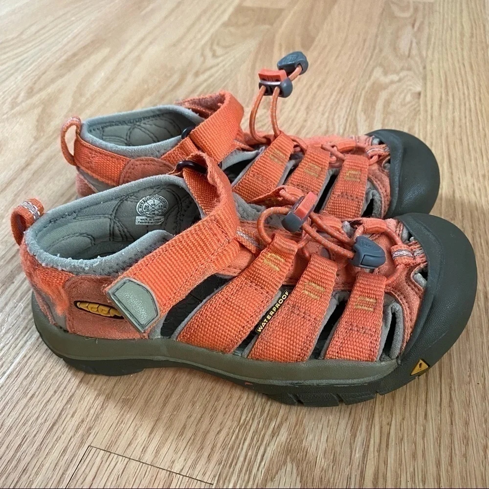 Keen Sandals Sz 1 Youth Kids Waterproof Orange Caged Toe Outdoors